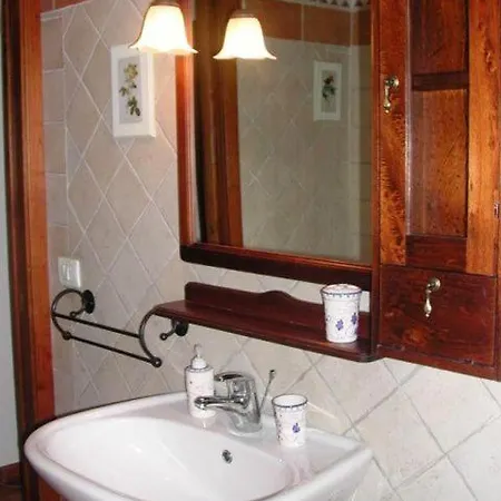 Casale Il Colombaio Di Toiano Casa rural *
